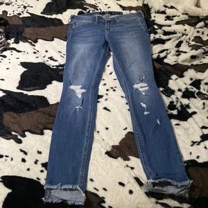 Good condition low rise Hollister skinny jeans.